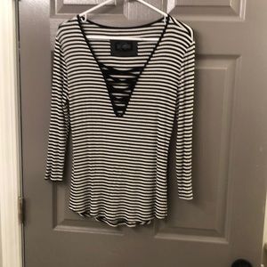 Mid length sleeve shirt